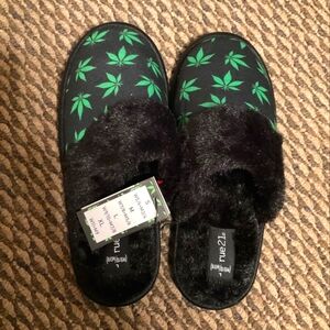 NWT Weed 420 Slippers